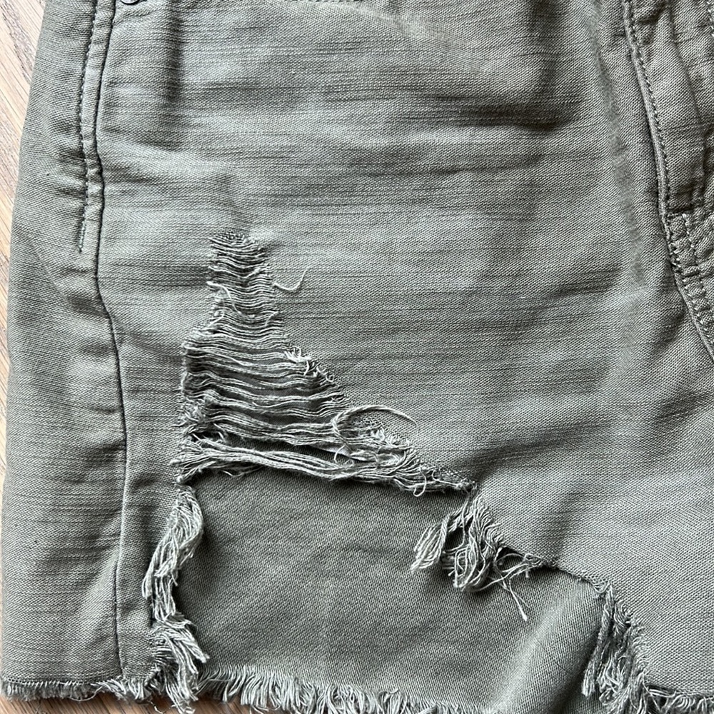 AE High Rise “Mom” Short w/ Rips - Picture 6 of 7